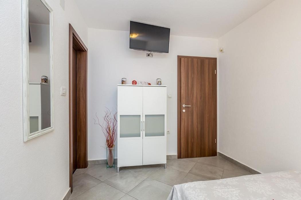 Studio Apartman U Kuci S Bazenom Baška Екстериор снимка