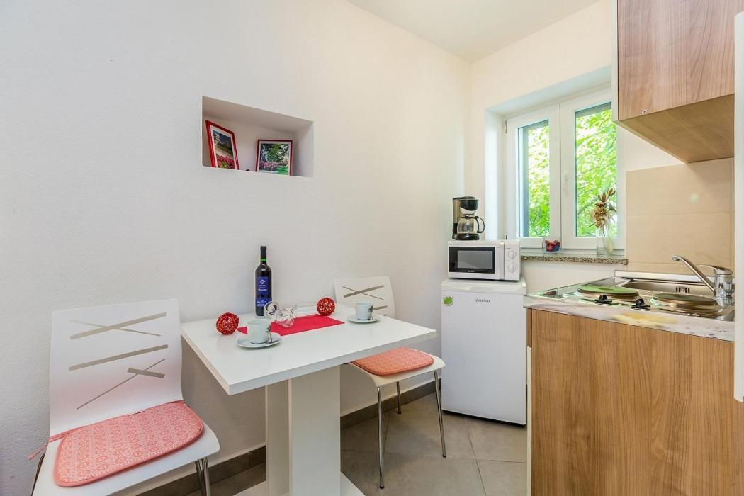 Studio Apartman U Kuci S Bazenom Baška Екстериор снимка